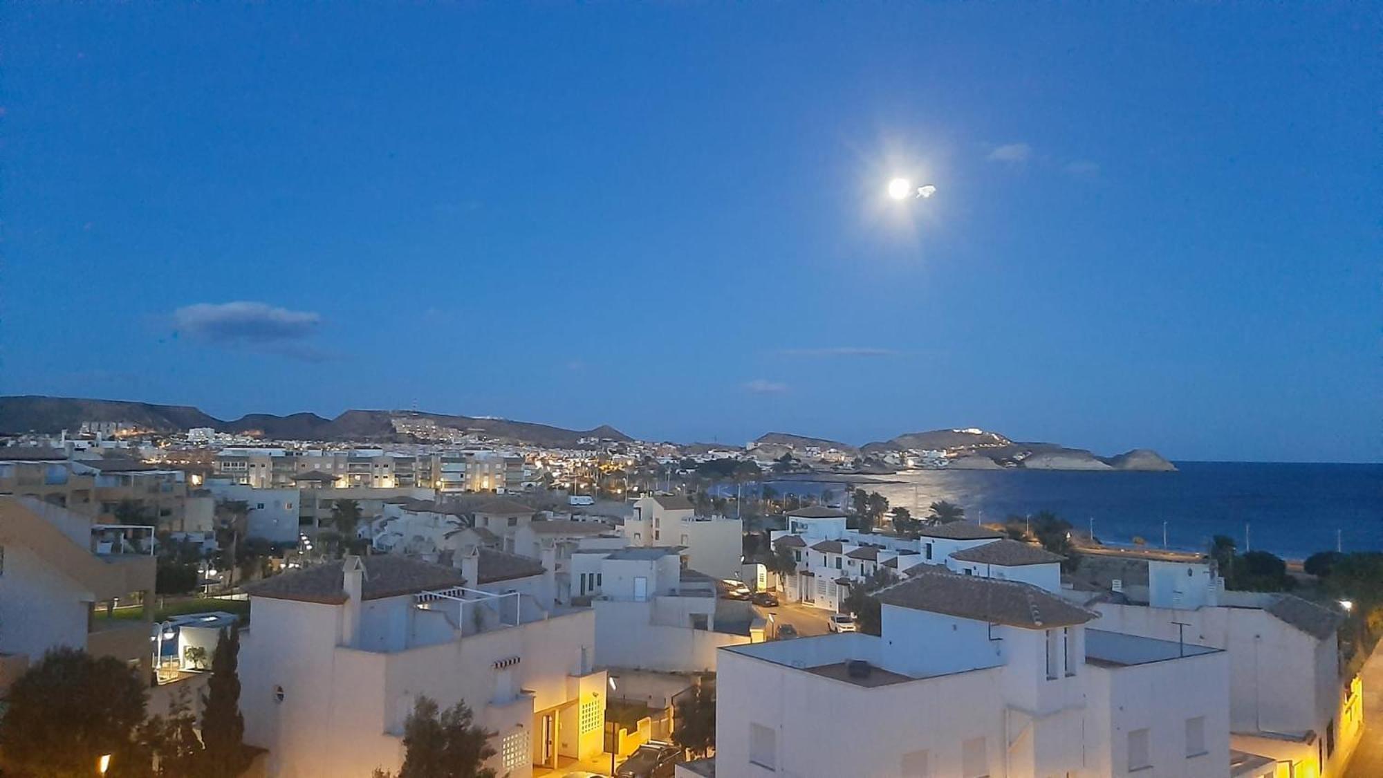 Casa independiente en San de los Terreros Con estupenda terraza, a dos minutos a pie de las playas Mar Serena y Calipso San Juan de los Terreros Exterior foto